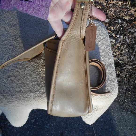 SOLD**Vintage Coach Classic shoulder Bag in Putty, NYC  pre-1994 - Picture 6 of 14